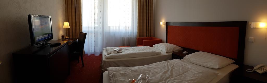 Hotel Nivy Bratislava Exterior foto