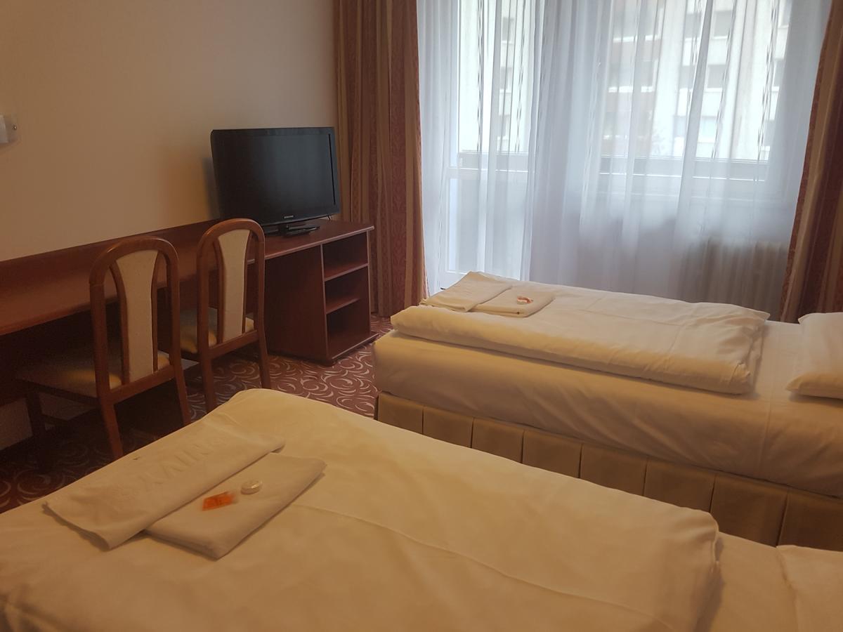 Hotel Nivy Bratislava Exterior foto